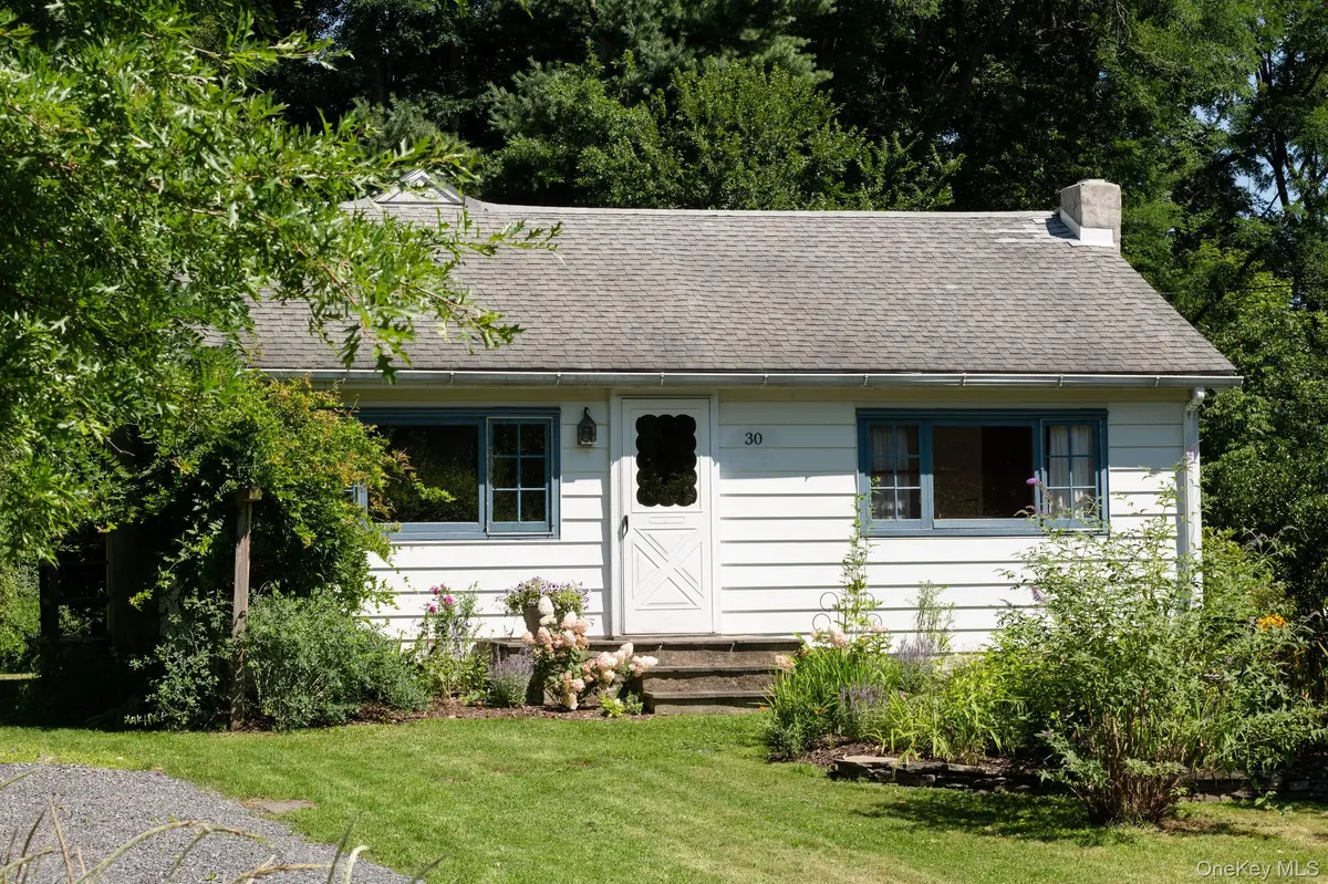 30 Locust Grove RD, Rhinebeck, NY 12572