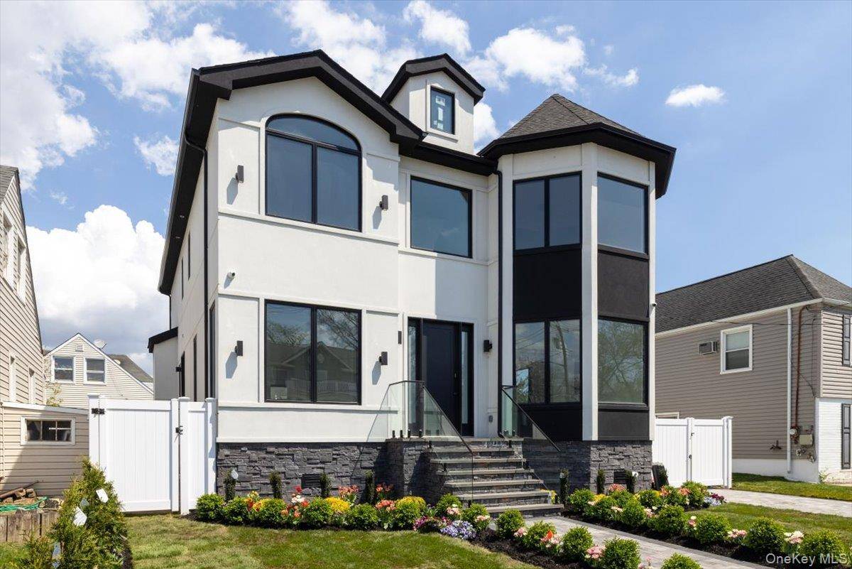 544 Arlington RD, Cedarhurst, NY 11516