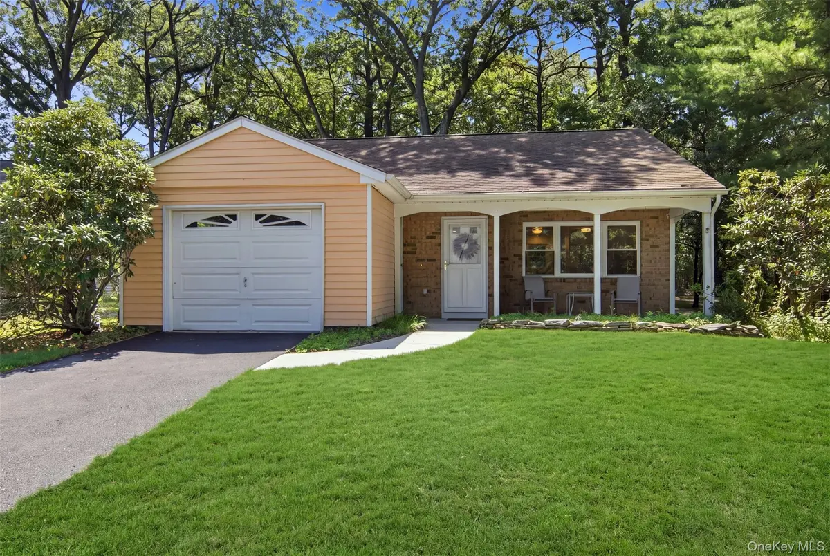 254 Edinburgh DR, Ridge, NY 11961