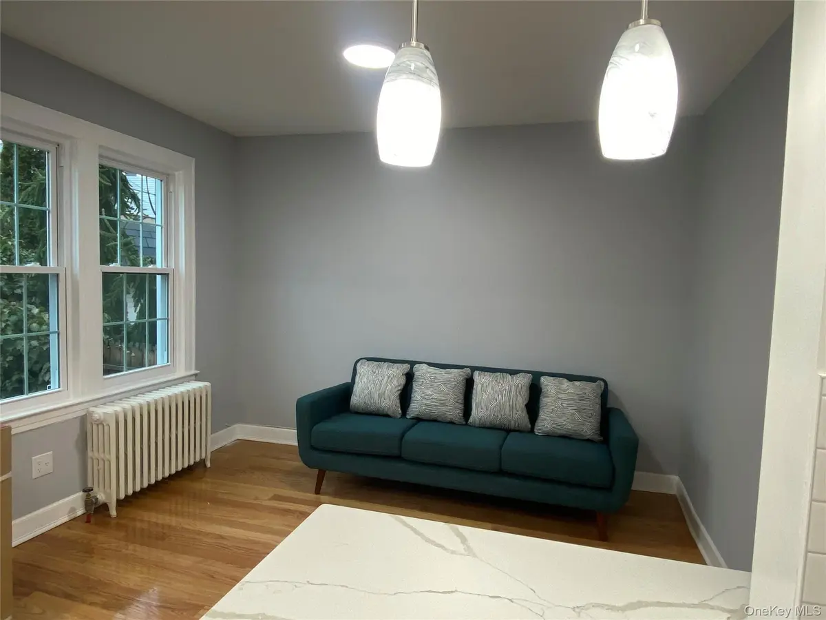 71-27 69th ST, Ridgewood, NY 11385