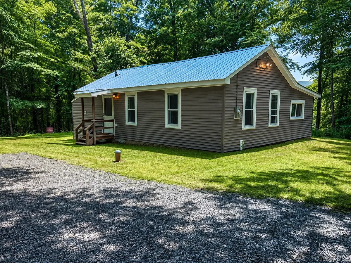 69 Glazer DR, Bloomingburg, NY 12721