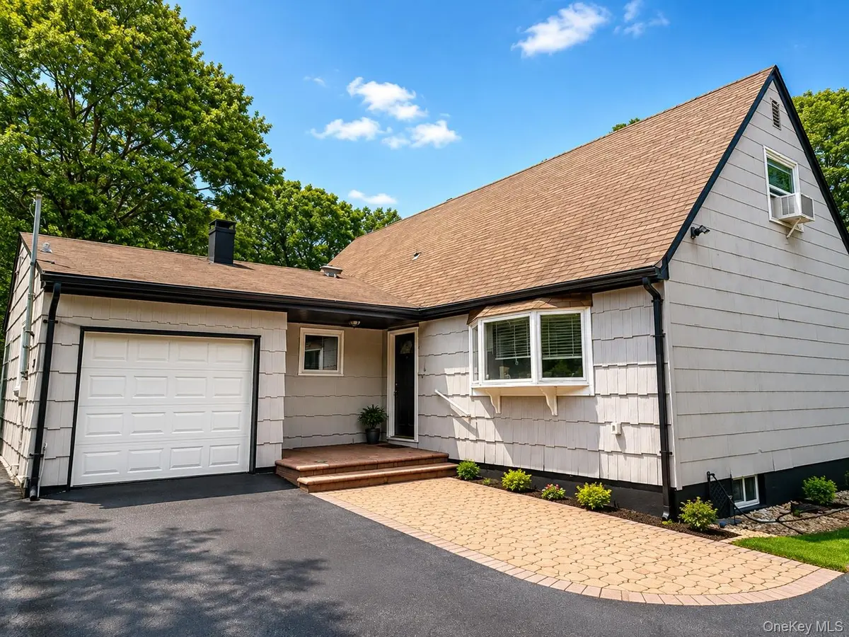 188 West End AVE, Shirley, NY 11967