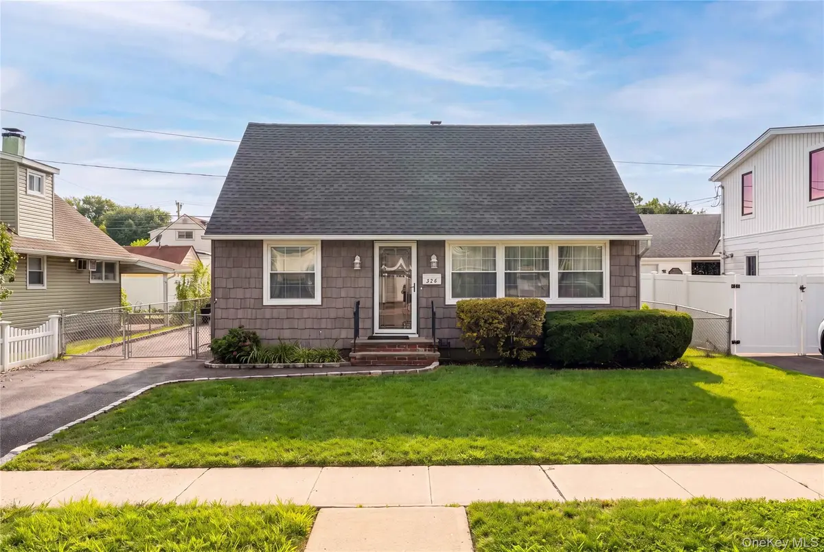 124 Wilfred BLVD, Hicksville, NY 11801