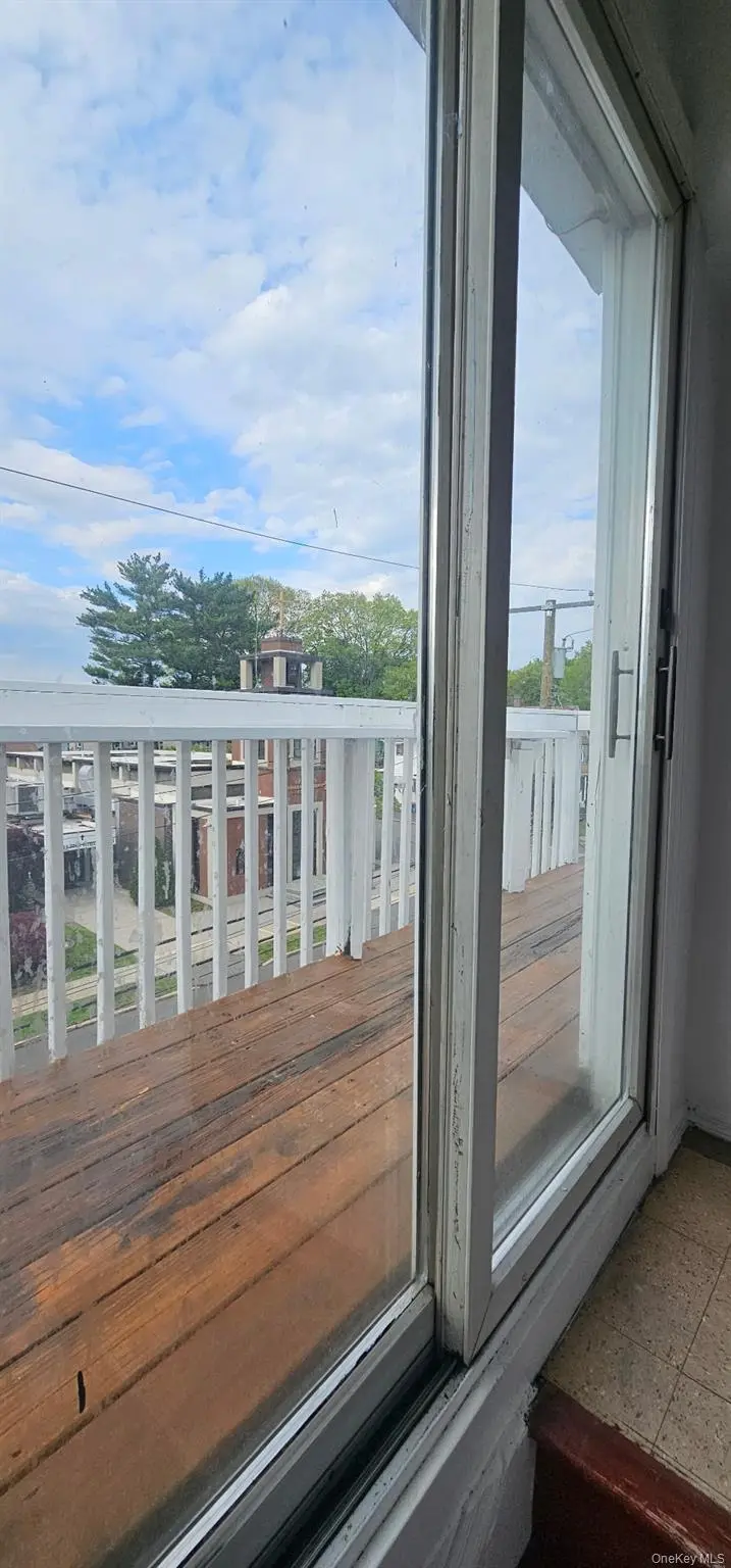 70 Washington AVE #3rd Floor Apt, Suffern, NY 10901