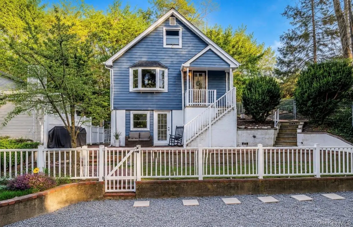 108 Lower Rocky Point RD, Sound Beach, NY 11789