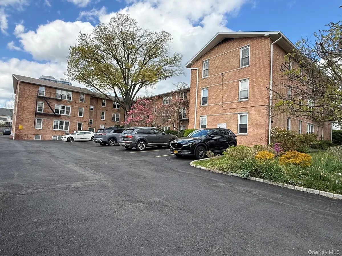 25 Trinity PL #3M, New Rochelle, NY 10805