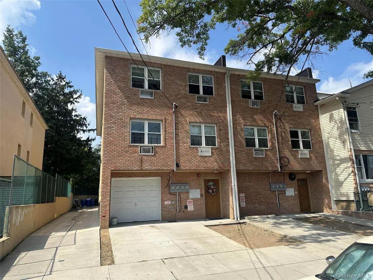 6660 69th ST, Middle Village, NY 11379