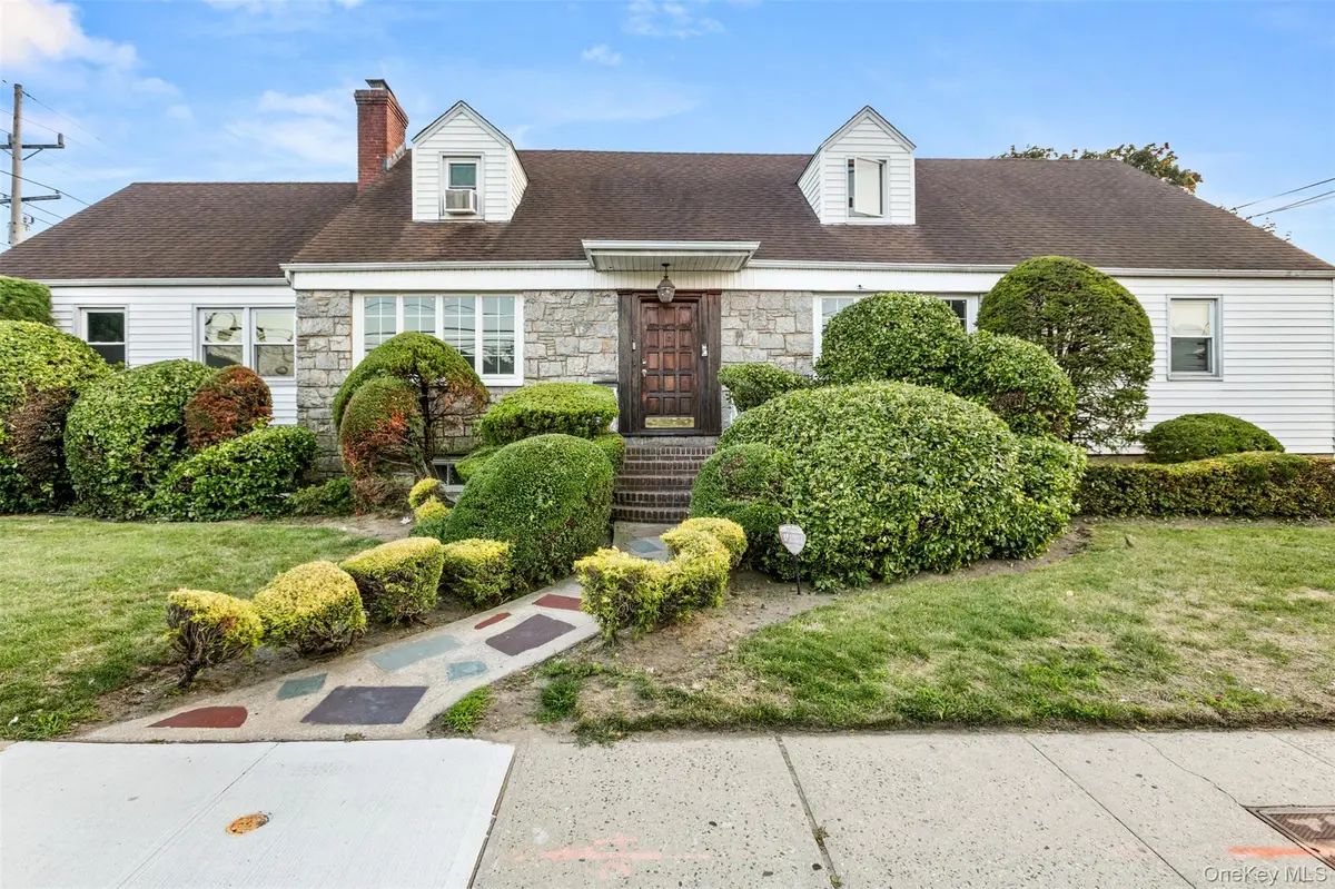 336 Scranton AVE, Lynbrook, NY 11563