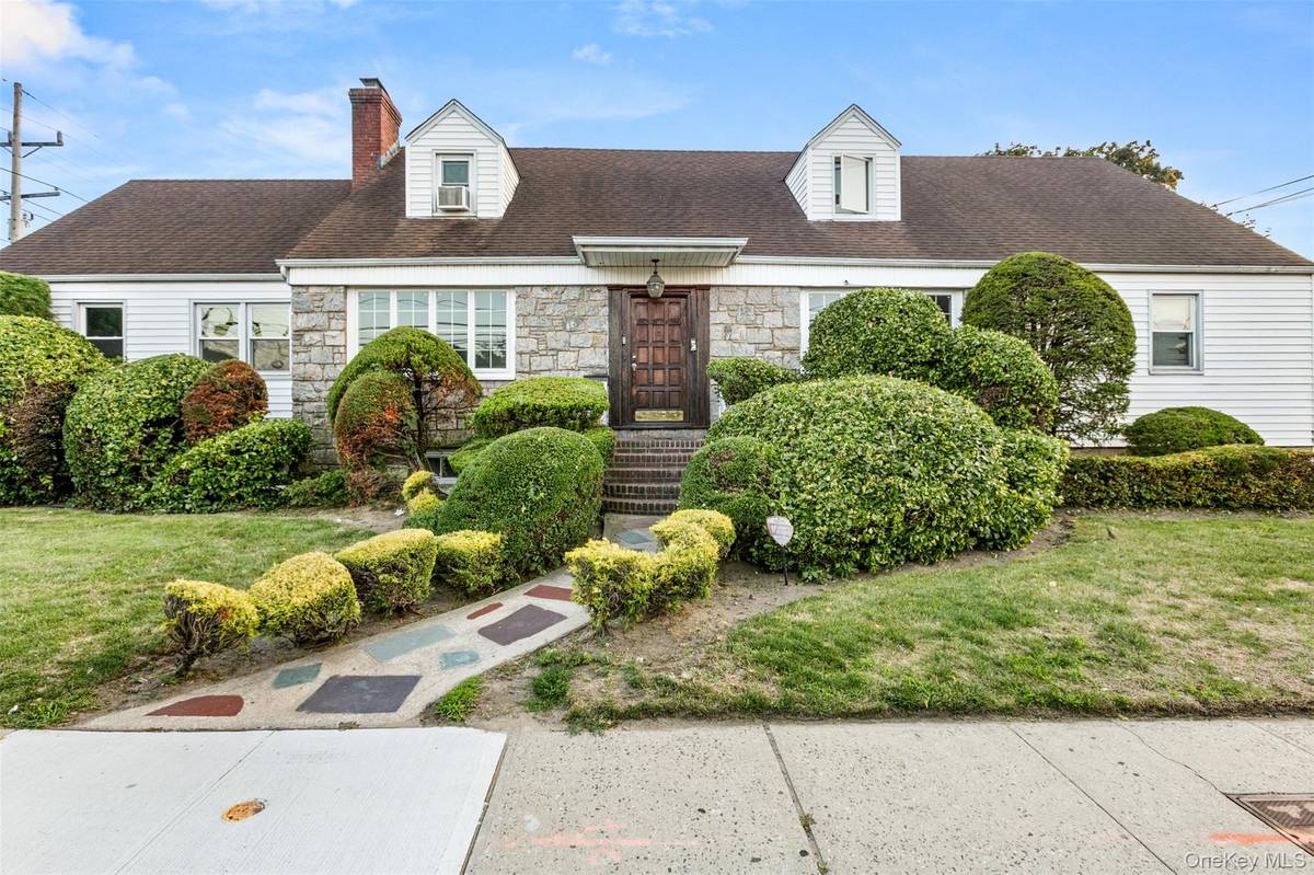 336 Scranton AVE, Lynbrook, NY 11563