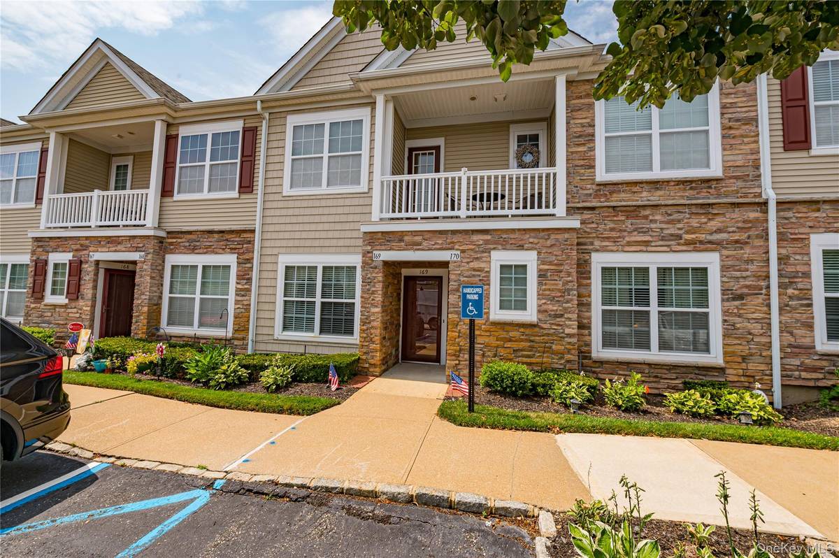 169 Southampton DR, Massapequa, NY 11758