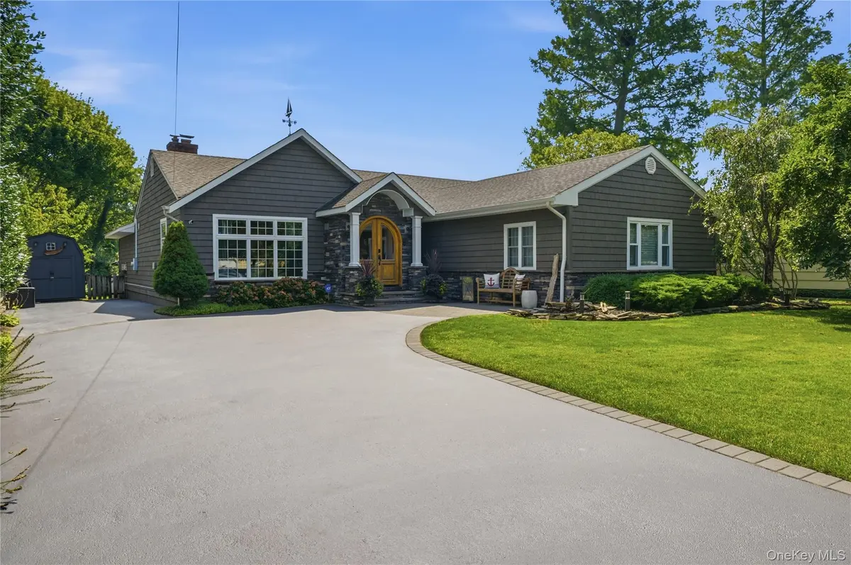 57 Wingam DR, Islip, NY 11751