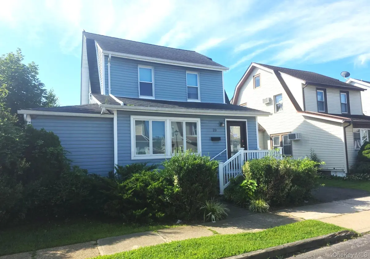 20 Laurel RD, Lindenhurst, NY 11757