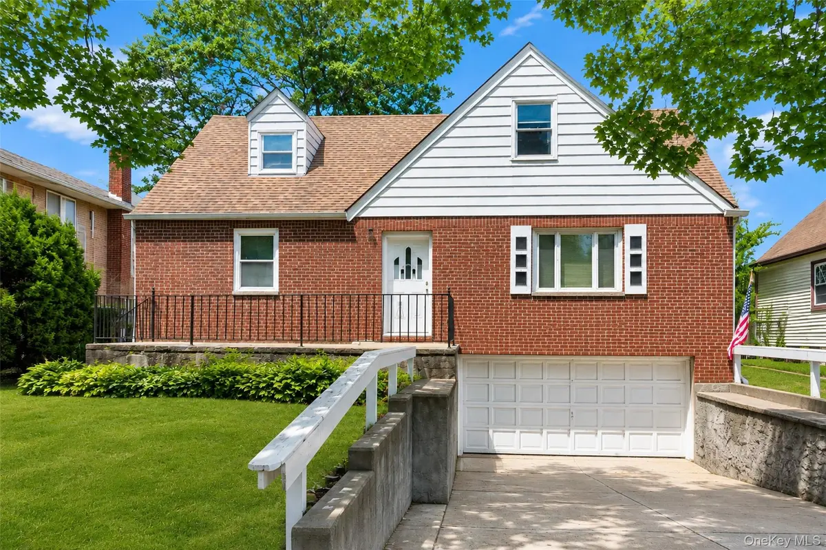 325 W Valley Stream BLVD, Valley Stream, NY 11580