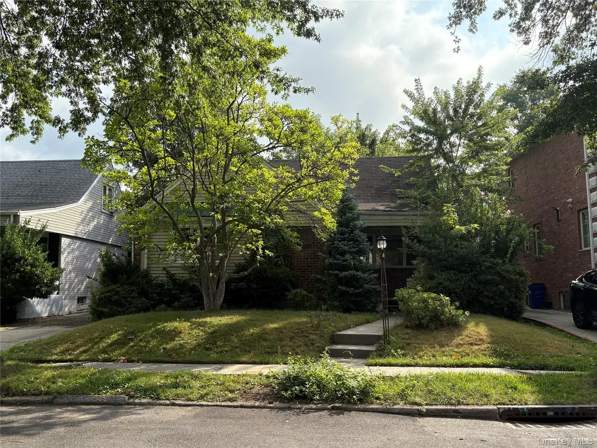 53-17 203rd ST, Bayside, NY 11364