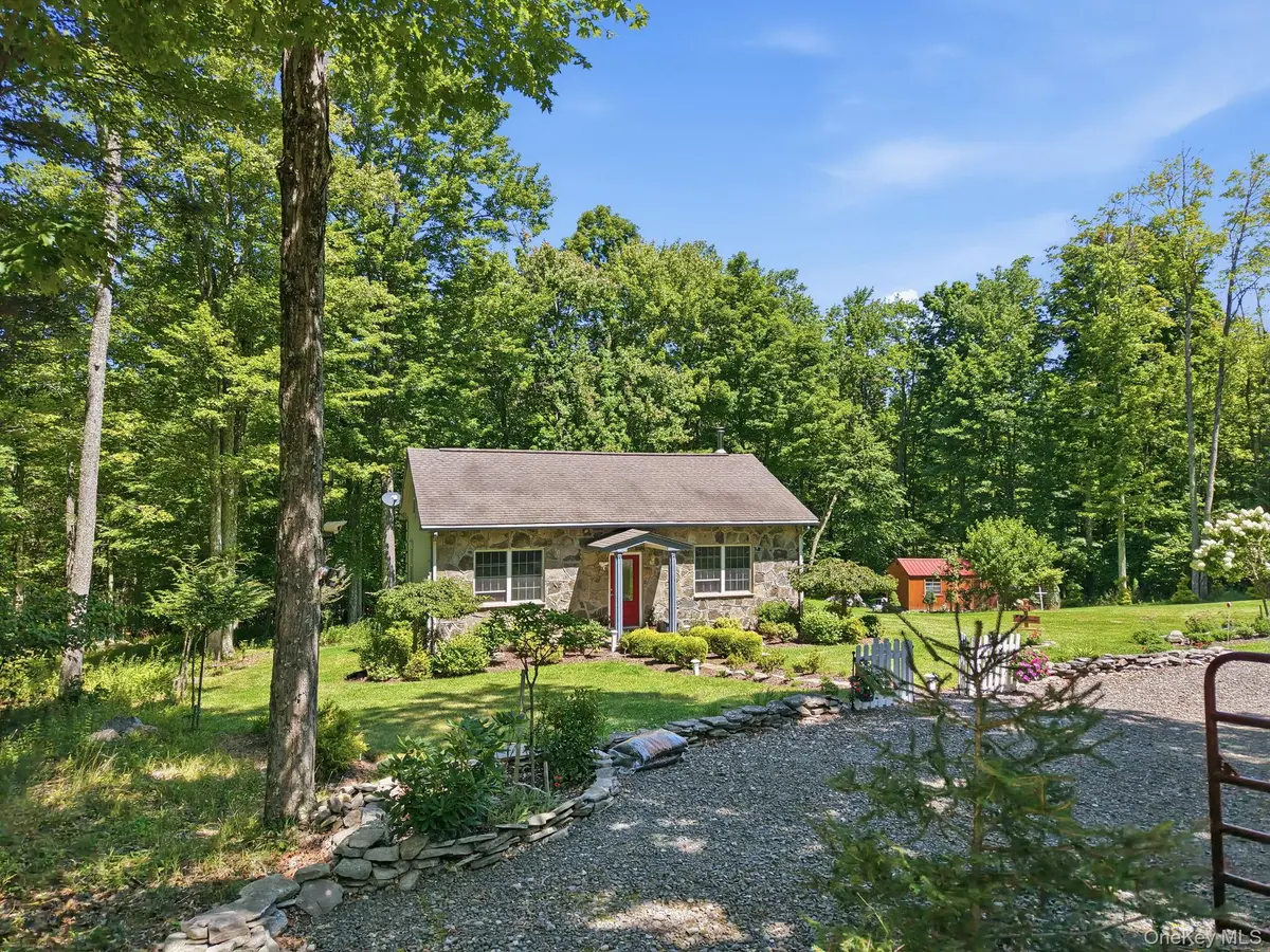 661 Oak Ridge RD, Ellenville, NY 12428