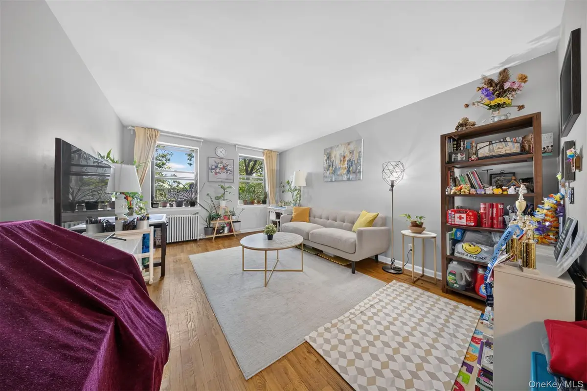 215-43 48th Ave #3E, Bayside, NY 11361