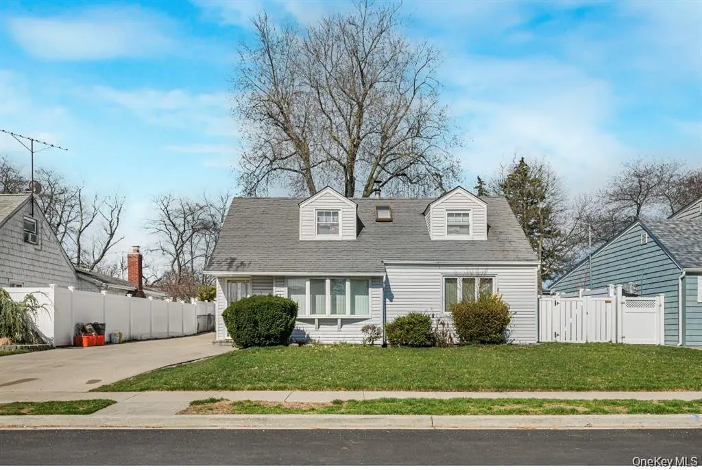 758 Wyngate DR, Valley Stream, NY 11580