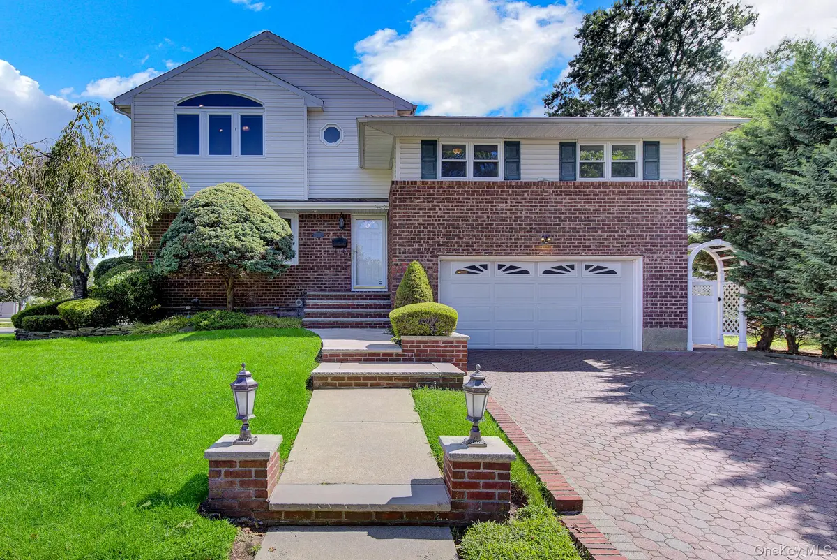 491 Boulevard PL, Garden City, NY 11530