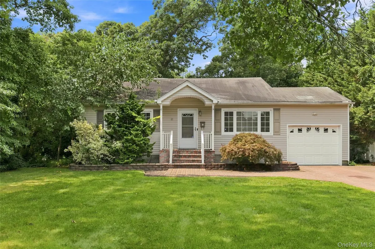 27 S Ketcham AVE, Amityville, NY 11701