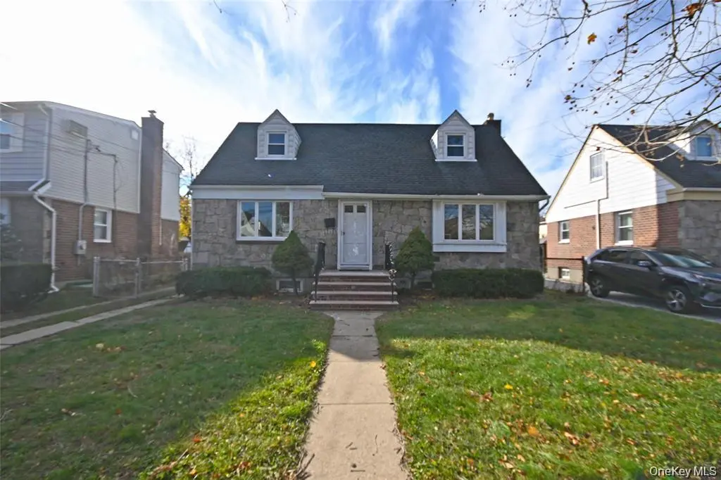 1047 N 7th ST #Whole House, North New Hyde Park, NY 11040