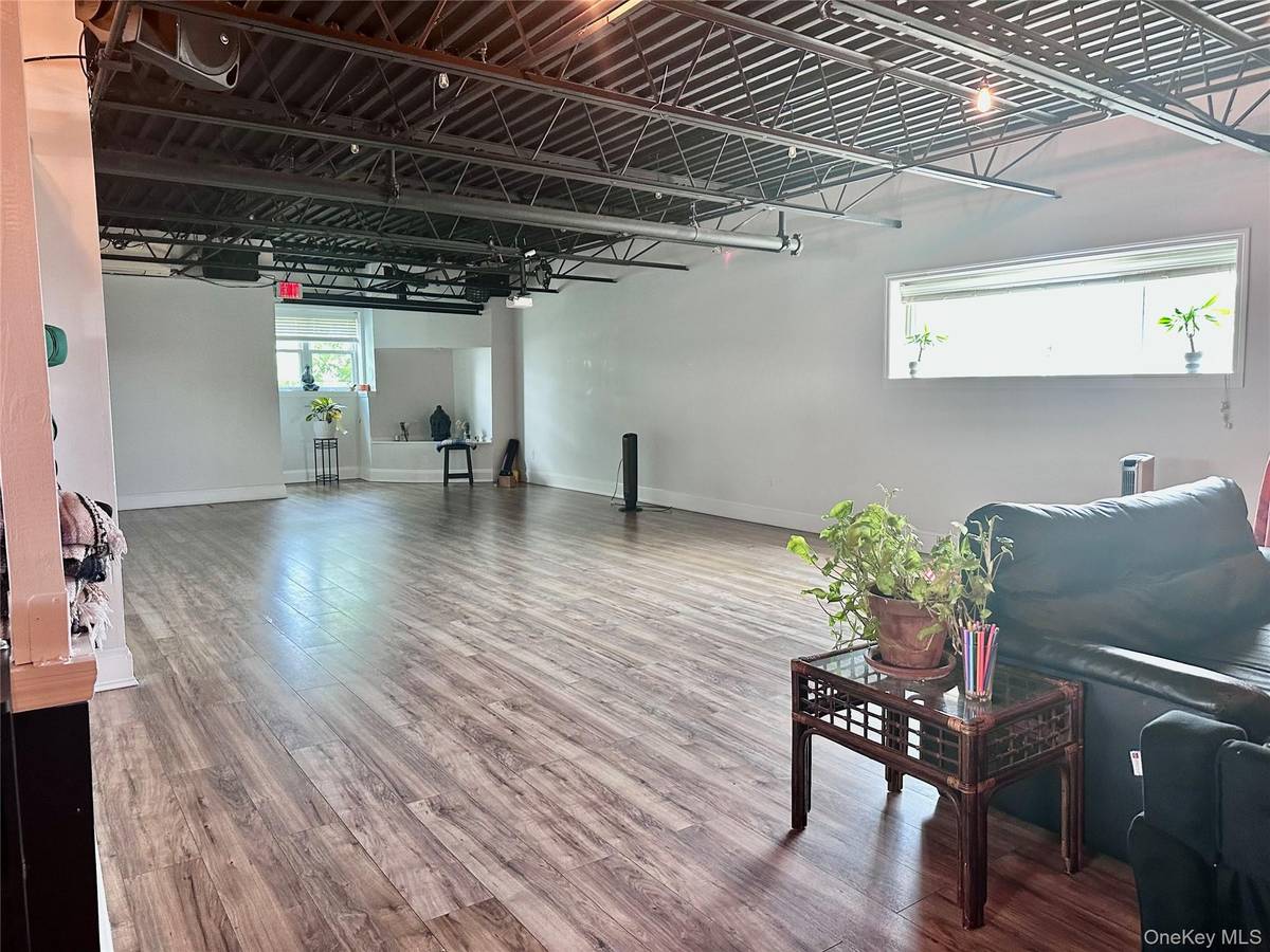 3001 New ST #Suite F, Oceanside, NY 11572
