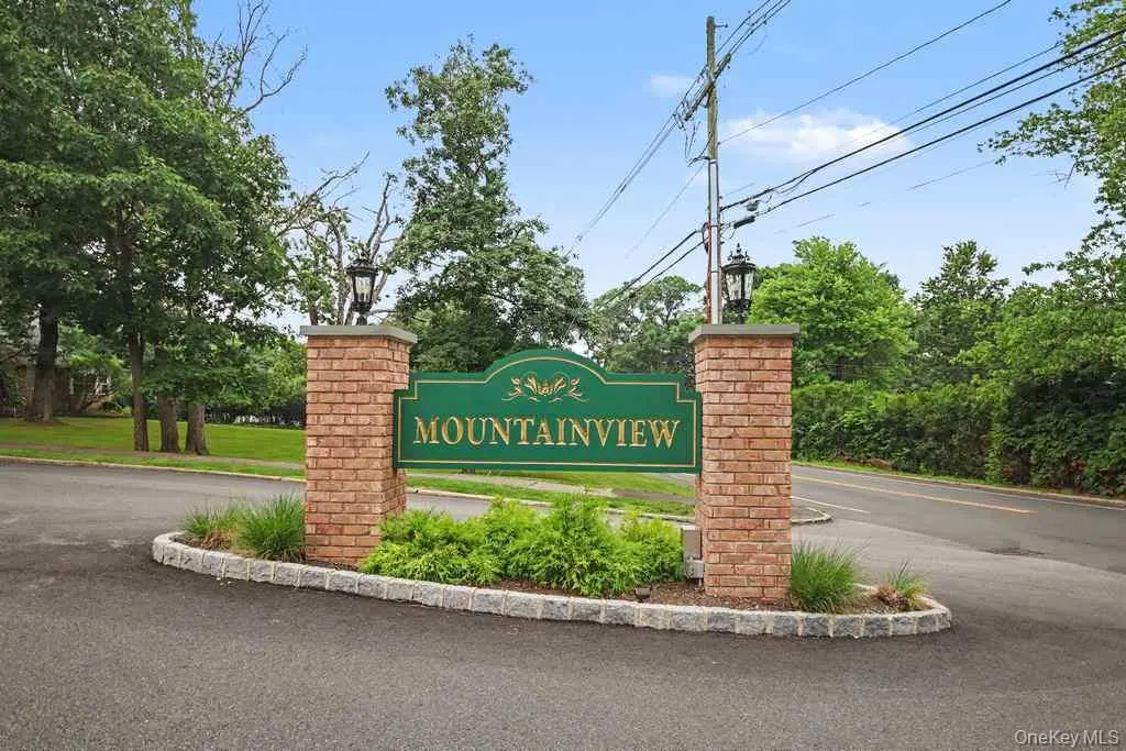 969 Sierra Vista LN, Valley Cottage, NY 10989