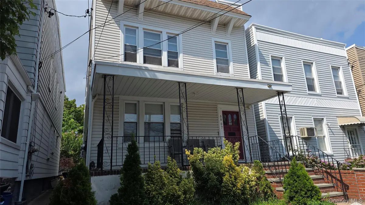 68-07 53rd AVE #2 Fl, Maspeth, NY 11378