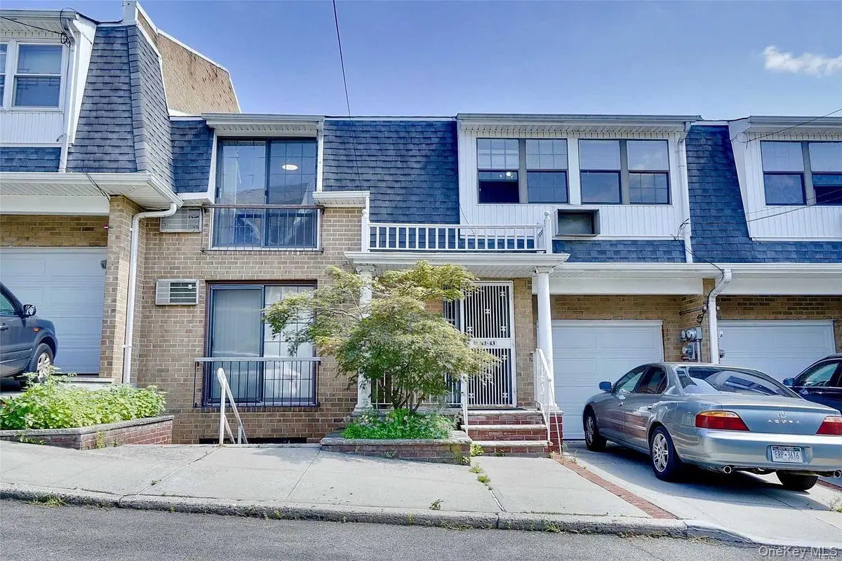 41-43 Little Neck Pkwy, Little Neck, NY 11363
