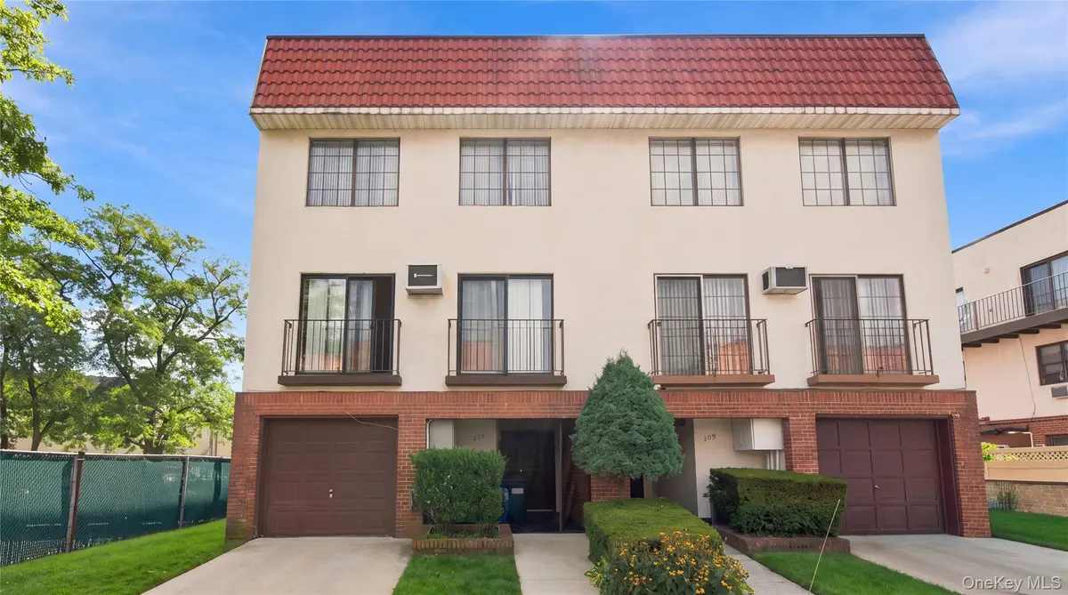 3-27 128th ST #21D, College Point, NY 11356