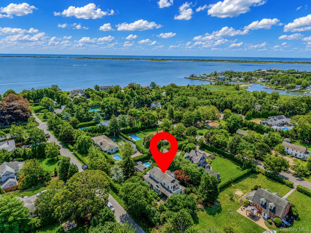 8 Jackson AVE, East Quogue, NY 11942