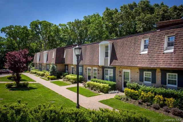 100 Villa D'est DR #E-15, Coram, NY 11727