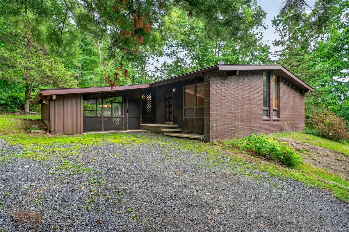 368 Old Dutch Hollow RD, Greenwood Lake, NY 10925