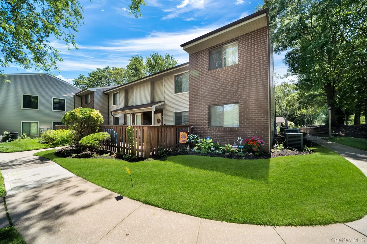 770 Hilltop CT, Coram, NY 11727