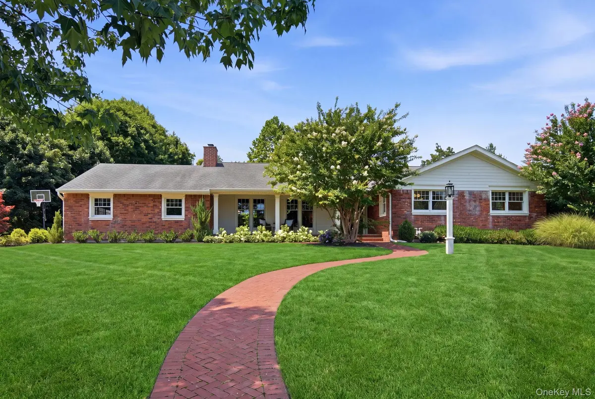 23 Renwick AVE, Huntington, NY 11743