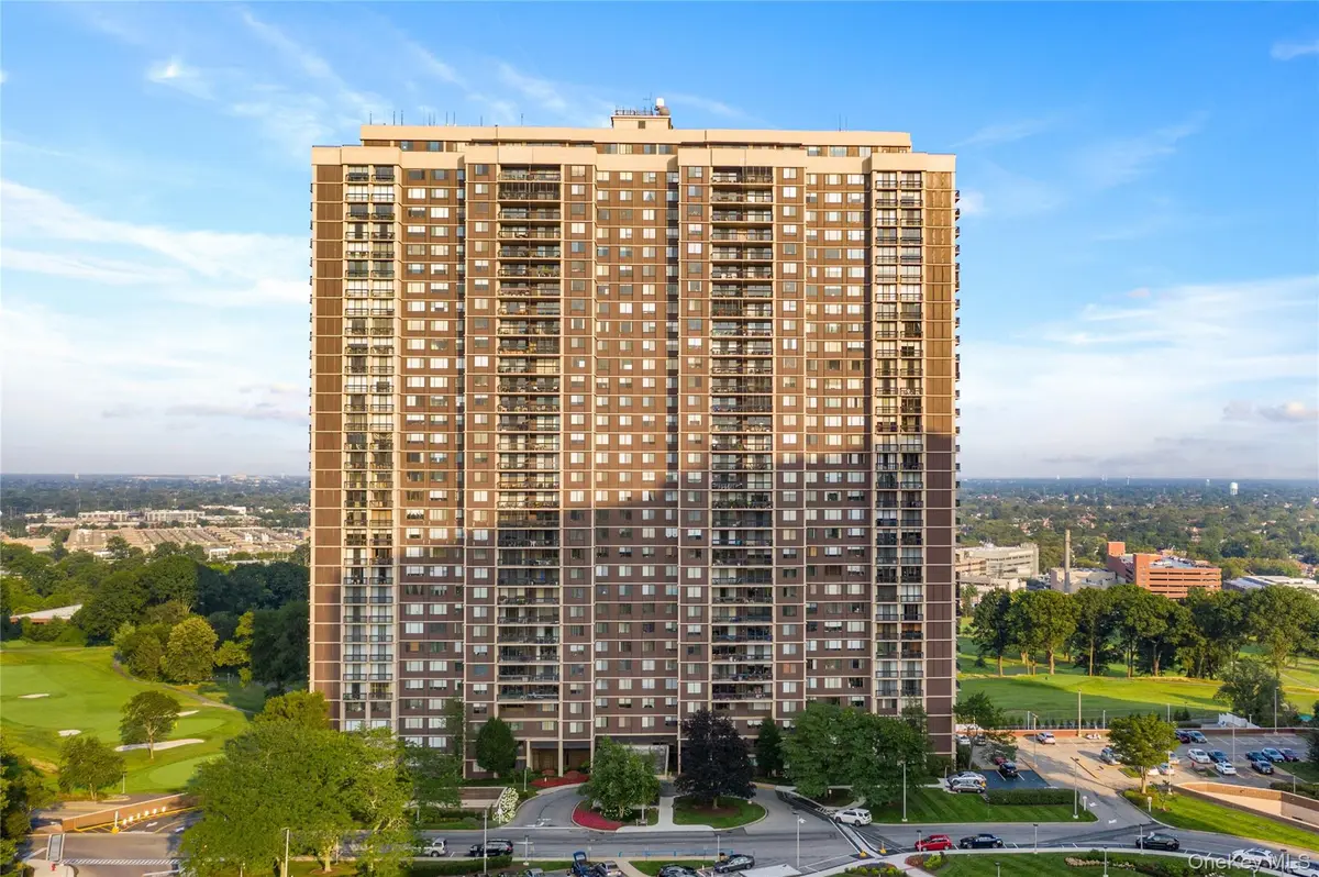 27110 Grand Central Pkwy #17L, Floral Park, NY 11005