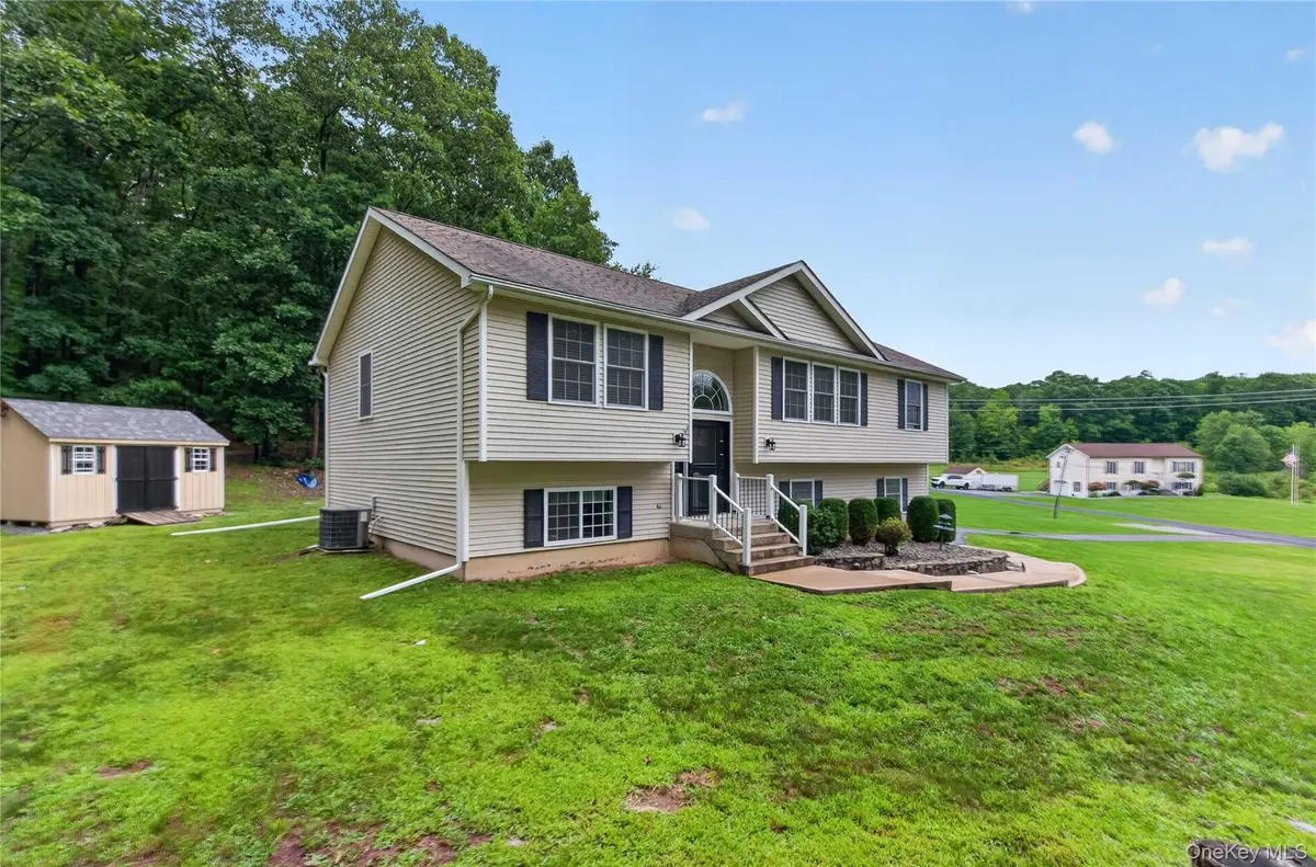291 Huckleberry TPKE, Wallkill, NY 12589