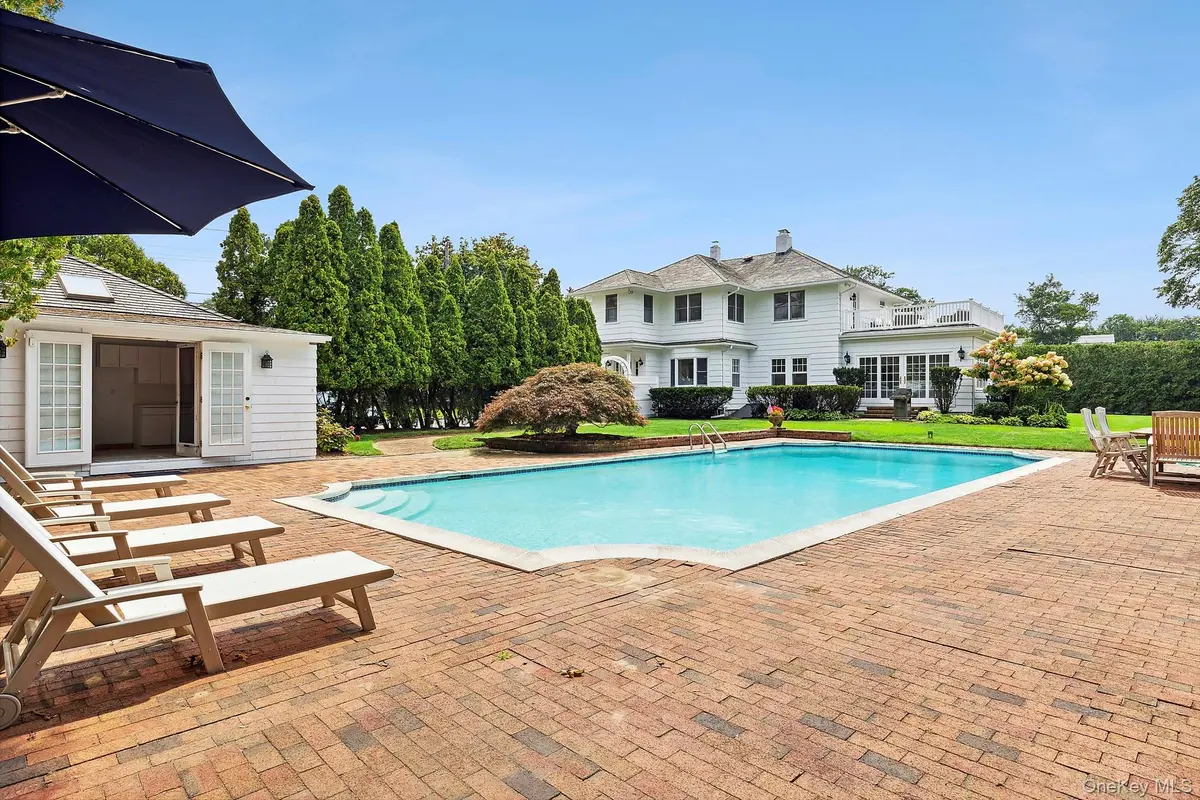 1 Bishop AVE, Westhampton, NY 11977