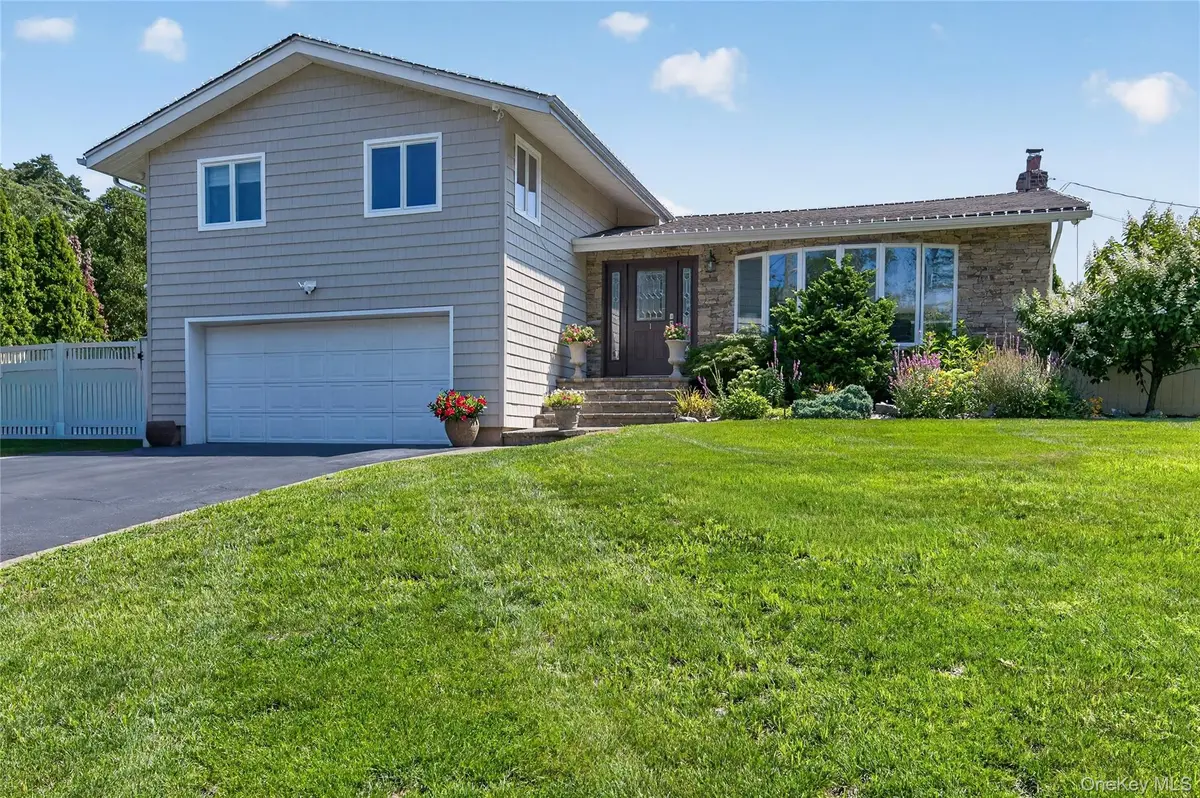 1 Ryan CT, Syosset, NY 11791