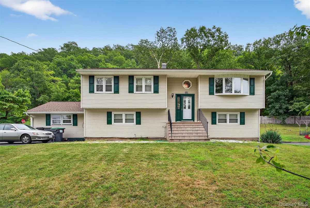 100 Birchwood DR, Highland Mills, NY 10930