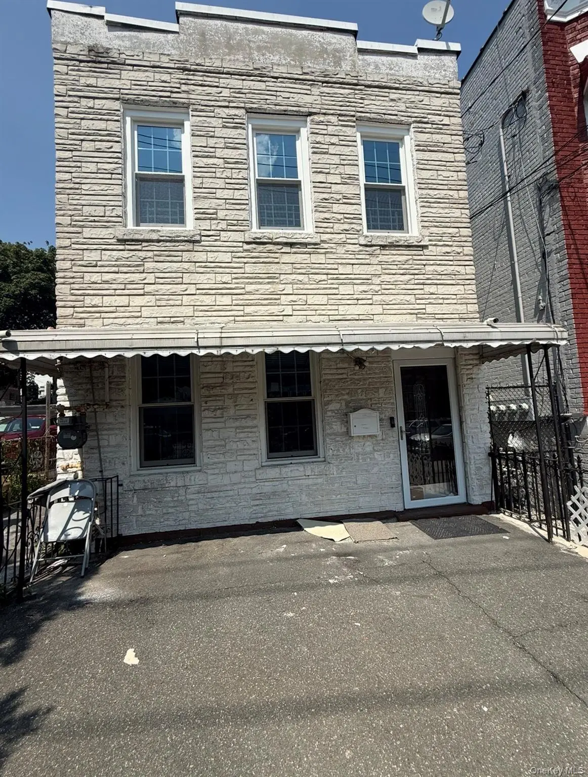 1041 E 216th ST, Bronx, NY 10469