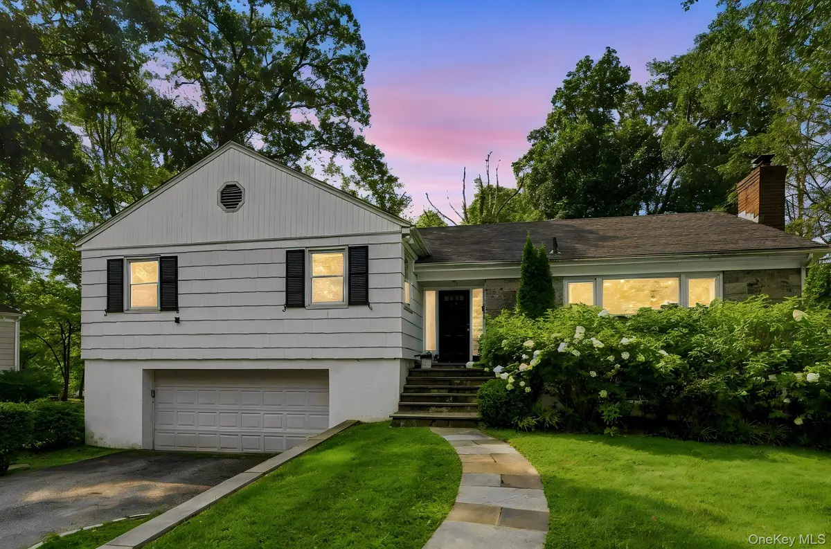 24 Benedict RD, Scarsdale, NY 10583