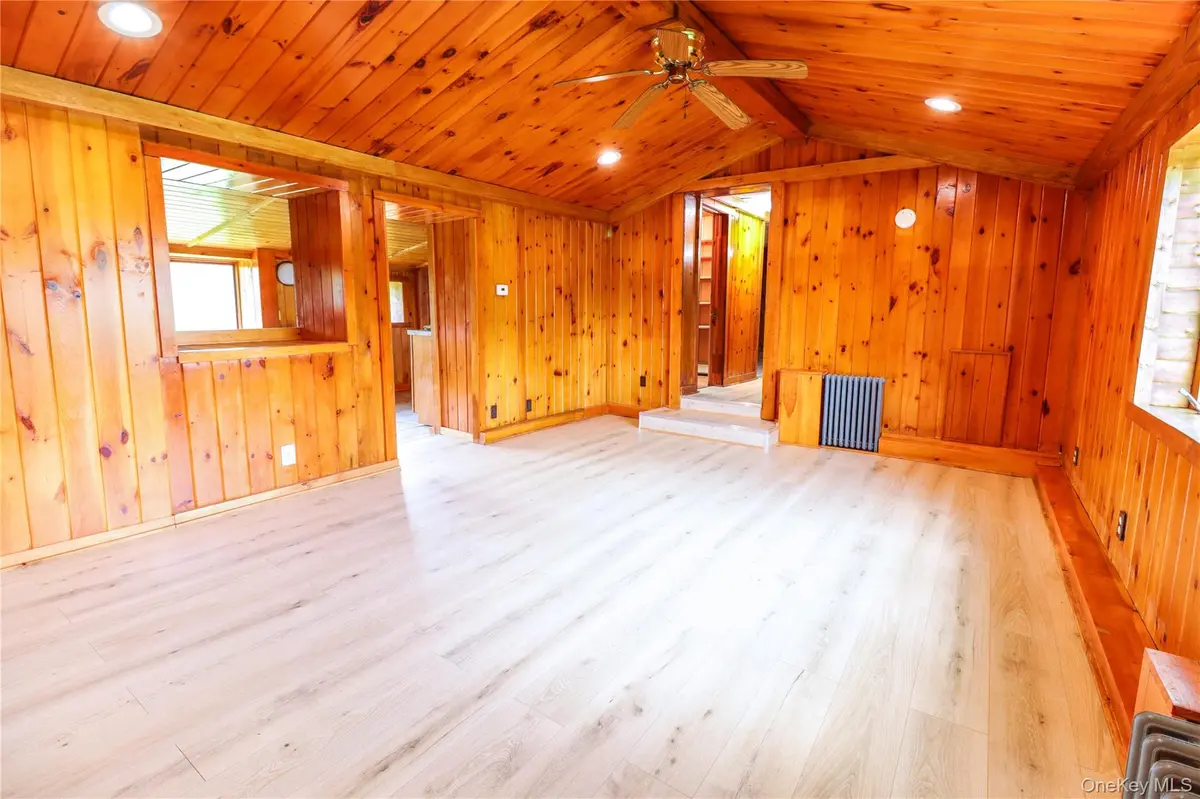86 Carpenter RD, New Hampton, NY 10958