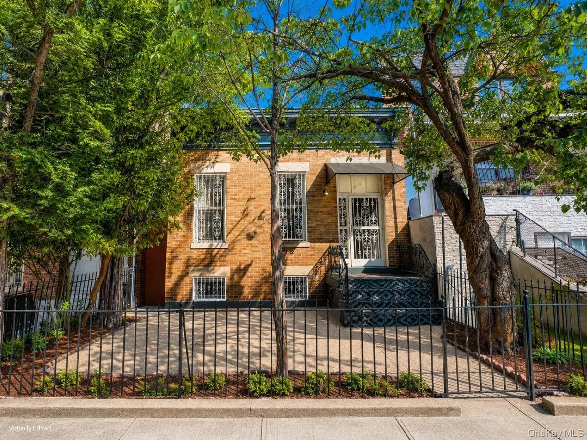 32-17 46 ST, Astoria, NY 11103
