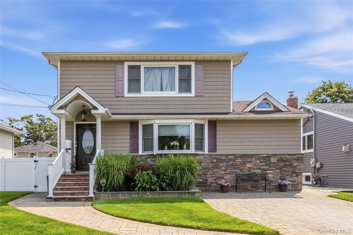 1761 Harold AVE, Wantagh, NY 11793