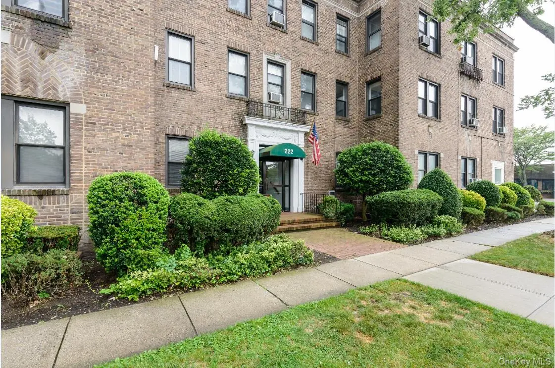 222 Seventh ST #2C, Garden City, NY 11530