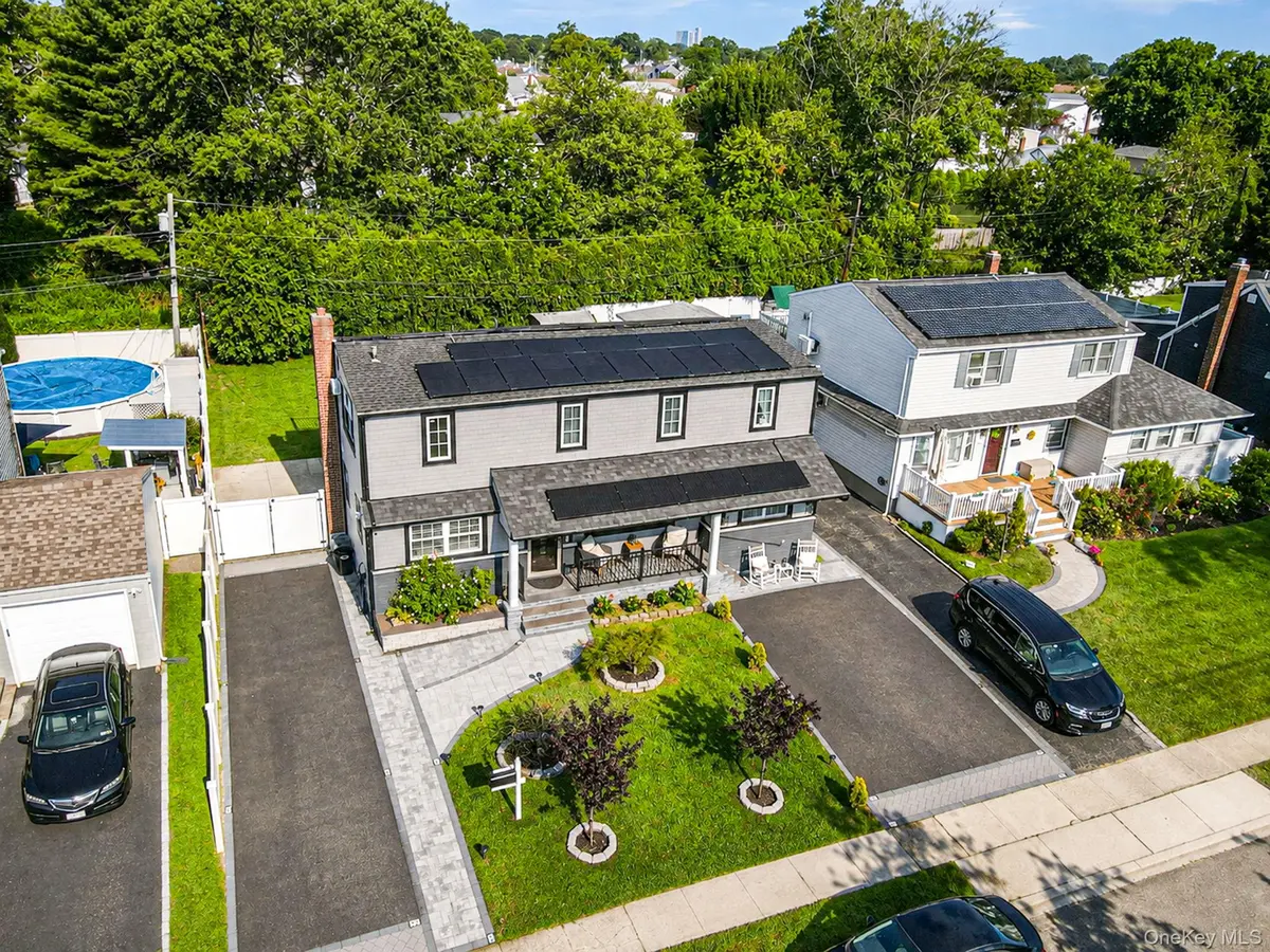 828 Strang DR, Wantagh, NY 11793