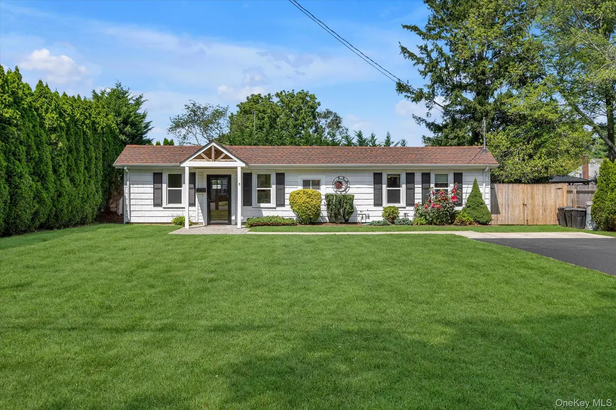 5 Eckert ST, Huntington Station, NY 11746