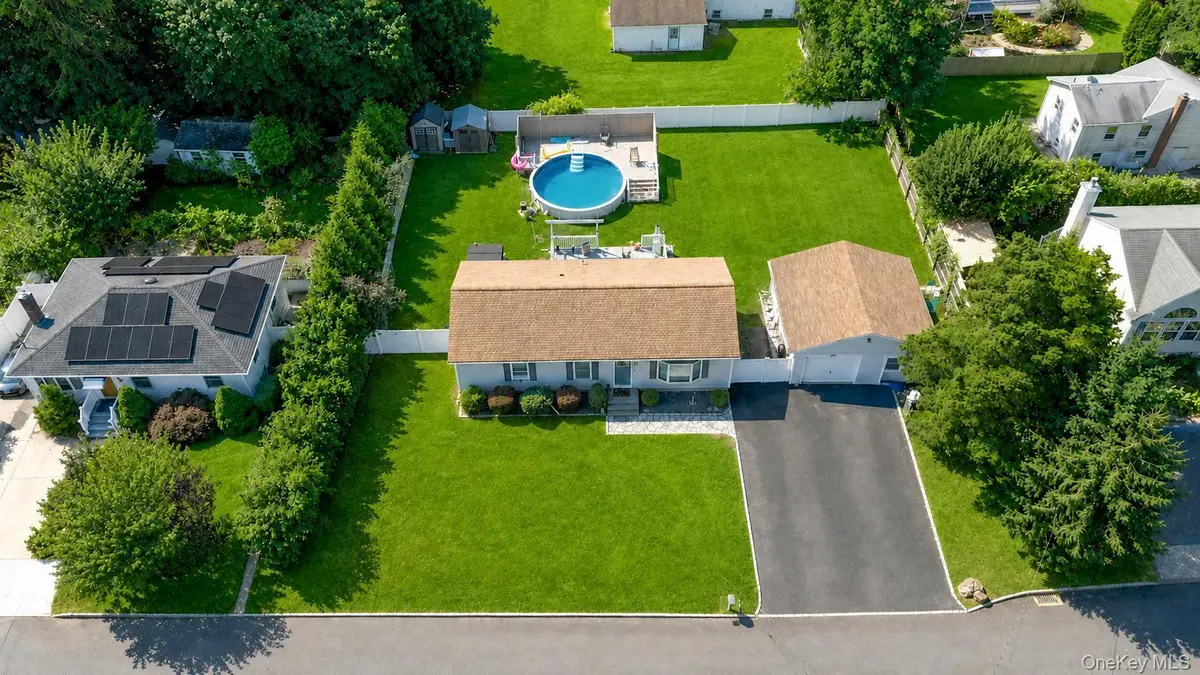28 Mapleton AVE, Farmingville, NY 11738