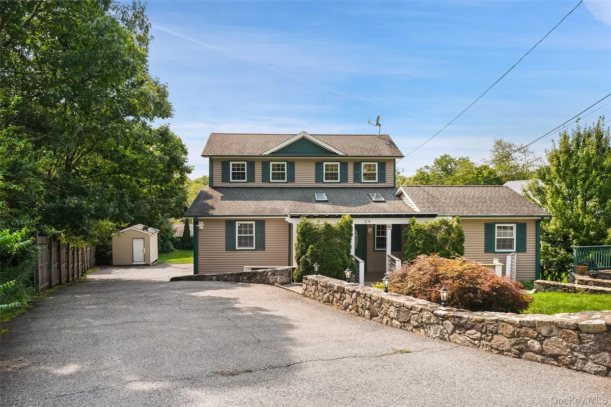 24 Inwood PL, Patterson, NY 12563