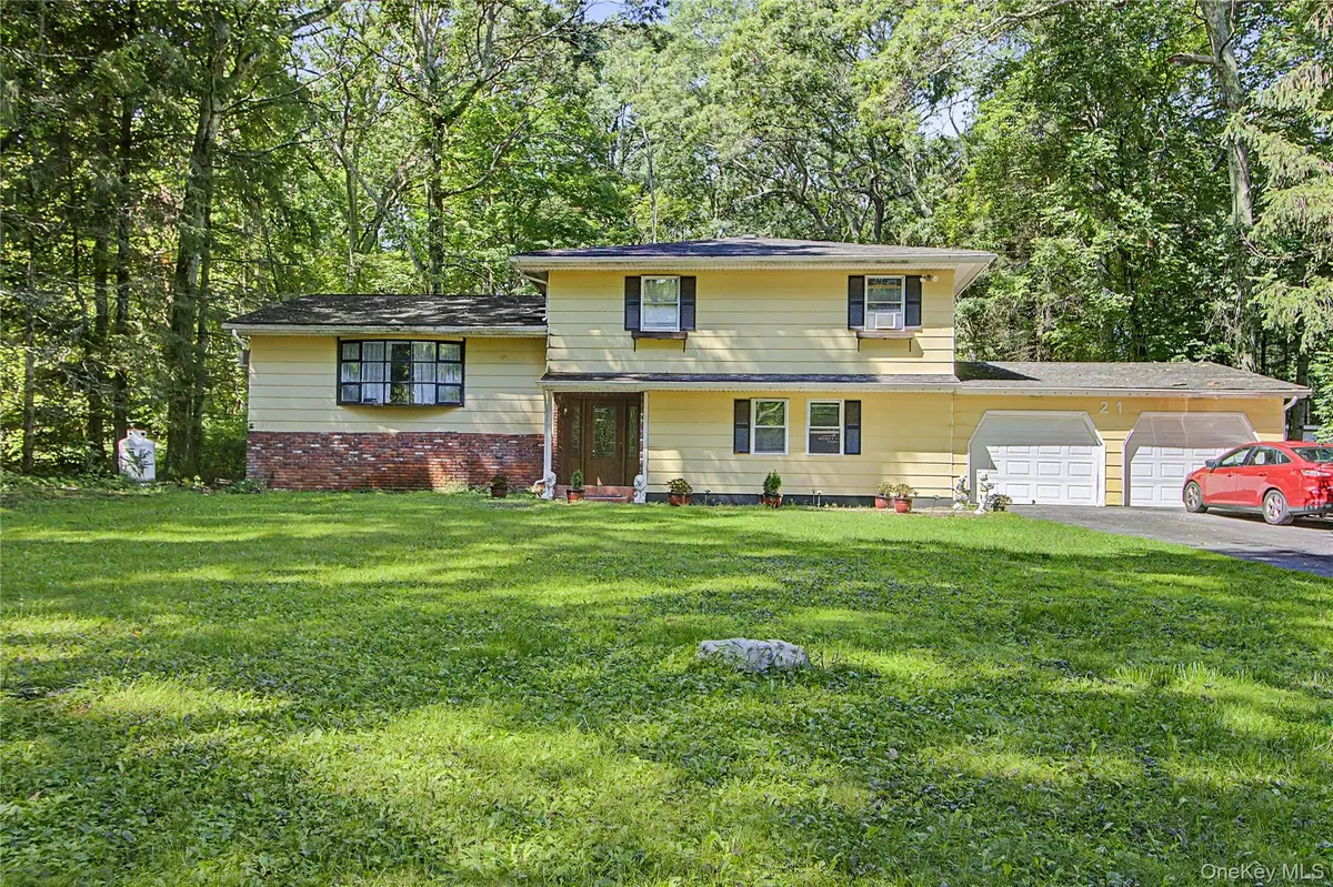 21 Blueberry LN, Stormville, NY 12582